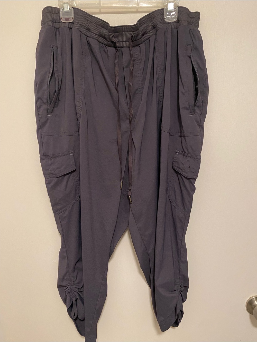 LL Bean Women’s Charcoal Gray Lightweight Cropped Pants 3X